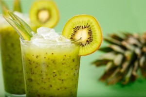 batido de manga, kiwi e ananás